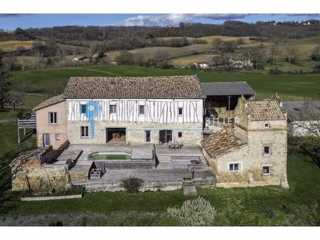 a vendre dpt 81 propriété rénovée  vue pyrénées  gites et dé