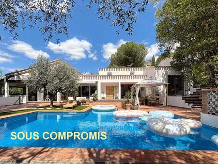 unique ! superbe villa de 292 m2 avec piscine poolhouse et garage