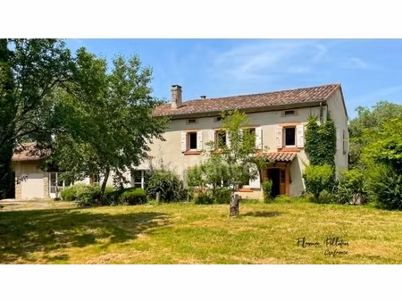 a vendre ancienne métairie 182 m² habitables et 350 m² d’atelier sur environ 4560 m² de te