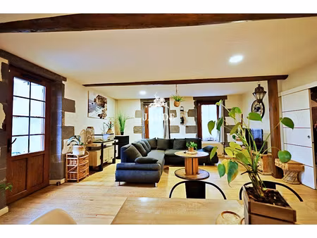 rare batisse a ventre centre ville riom