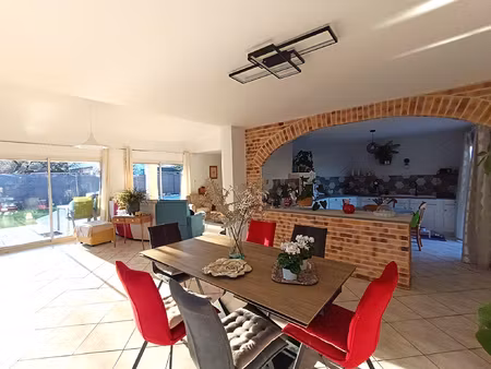 maison t5 de 160 m2 avec piscine