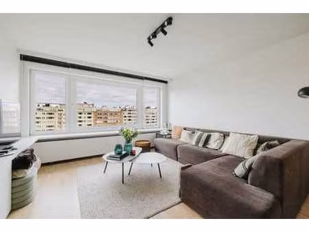 gerenoveerd appartement met 3 slaapkamers en terras te gent