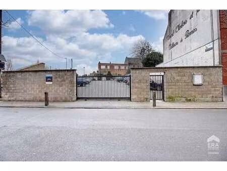 emplacement de parking ext securise