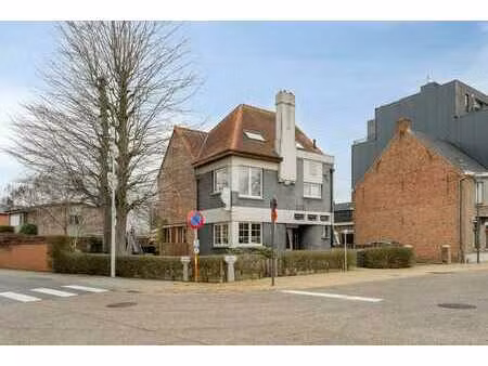 unieke eigendom  handelspand met woning  op de markt in h...