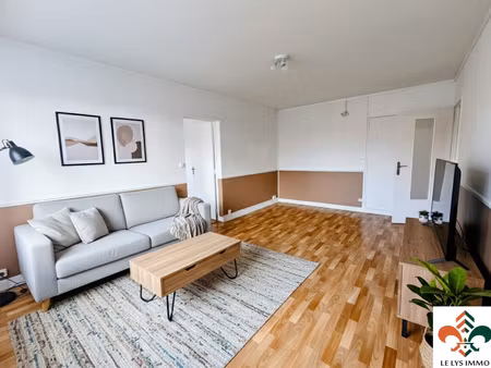 grand appartement de type 2  dernier étage proche centre vil