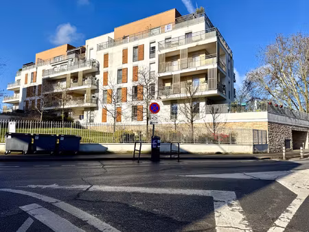 superbe t2 en bord de marne dans une copropriété de standing