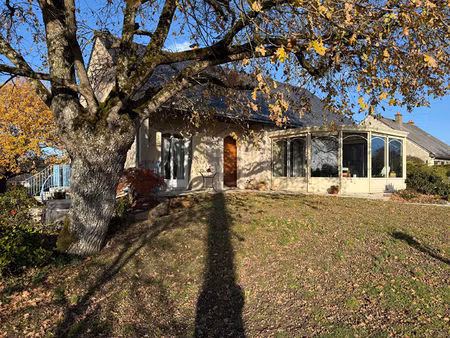 maison familiale 5 chambres avec sous-sol complet et grand terrain