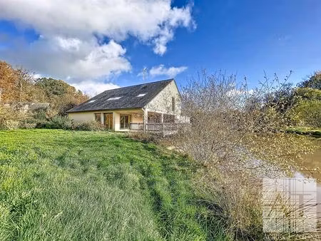 spacieuse maison de 2005 sur terrain de 18 546 m²