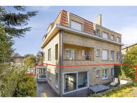 gerenoveerd appartement (93m²) met zeer ruime tuin te de panne