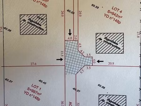 terrain avec possibilité de construire 4 maisons