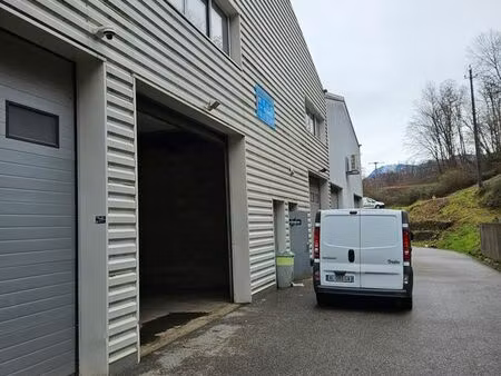 atelier / stockage 218 m²