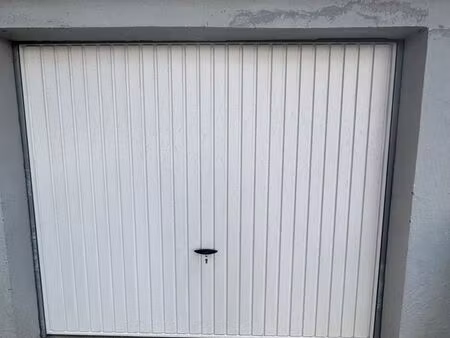 garage avec porte motorisée à louer - accès facile -lorient