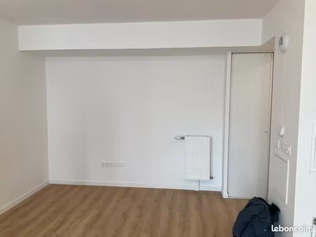 t2 neuf avec balcon – proximité seine – parking – villeneuve-la-garenne