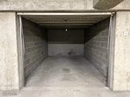 loue parking box securise en sous-sol castellane 13006