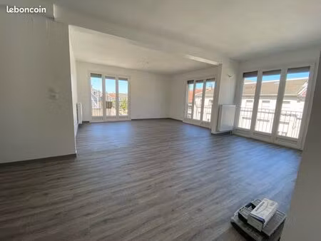 disponible à la location bel appartement très lumineux situé plein centre-ville de ligny