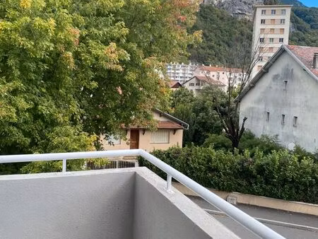 f3 saint martin le vinoux - tram e - 2xetudiants ou famille de petite taille - 700 euros