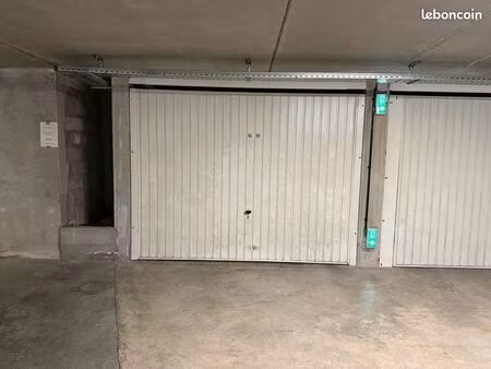 location garage box fermé