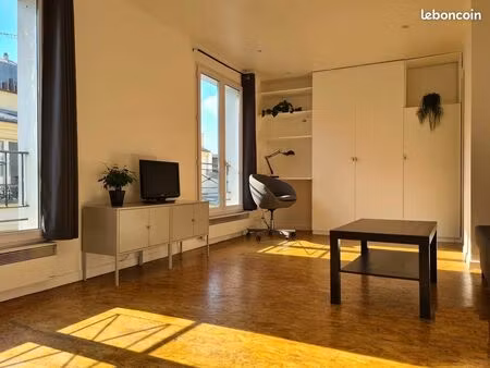 location meublée studio 21 m² paris 18e 860