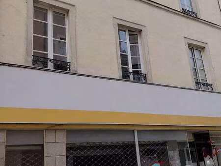 vente immeuble à laval (53000) : à vendre / 280m² laval