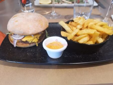 restaurant + 1 appartement 75000€