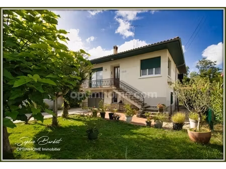 maison traditionnelle 4 chambres avec garage à vendre dans un quartier calme de gujan-mest