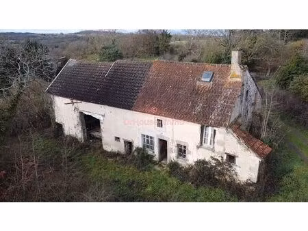 longère creusoise en pierres  au bout du chemin  à rénover  9 hectares  bâtiments bergerie