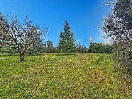 terrain blyes 1250m2  libre constructeur  plat  idéalement située au calme