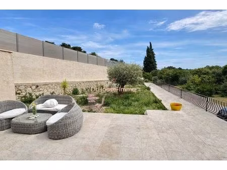 coup de cœur assuré ! très belle villa sans vis à vis  jardin et parking !