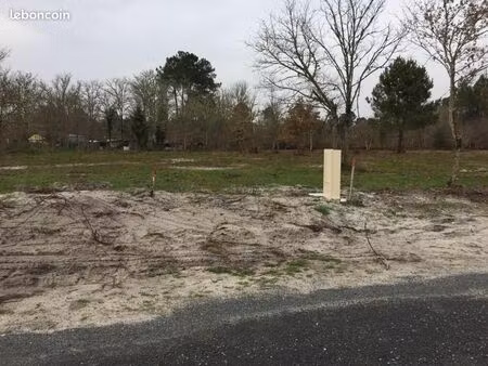 terrain 900 m² auros