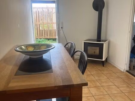 t2 meublé avec cour privative