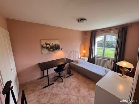 f1 meuble 32 m2 + terrasse + parking sécurisé