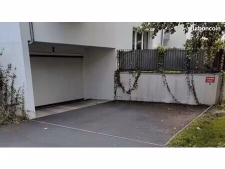 garage dans parking sous terrain sécurisé