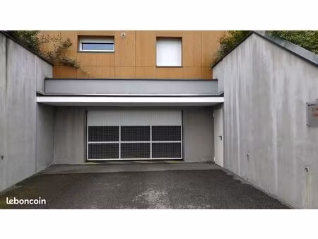 loue grand garage seynod