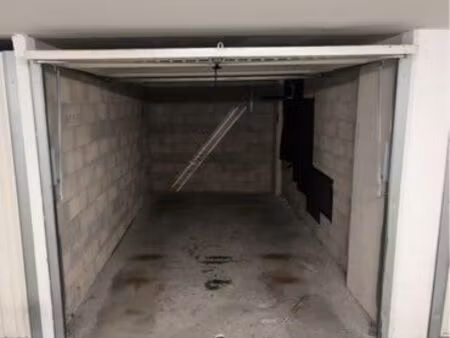 garage box fermé à louer