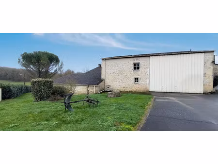 vente immeuble 220 m² à grandjean (17350)  76 000 €