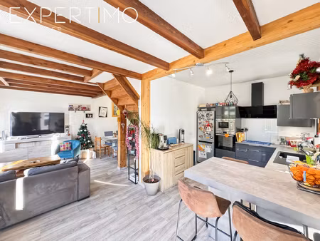 jolie maison renovee avec goût  proche toutes commodites !