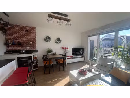 à vendre : appartement 2 pièces à marignane avec terrasse et parking
