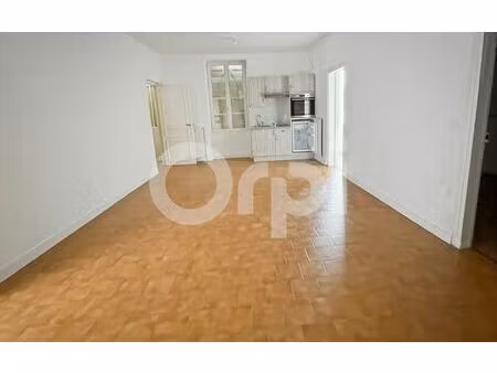 location appartement  m² t-2 à senlis  745 €