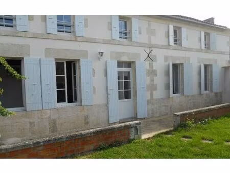 location maison  m² t-4 à plassay  750 €