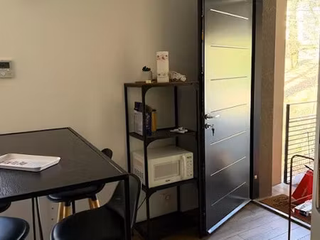 location meublée appartement 1 pièce 24 m² à ecully (69130)  830 €