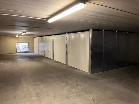 location parking à allauch (13190)  210 €