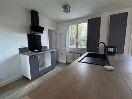 location maison 5 pièces 92 m² à la rochelle (17000)  1 250 €