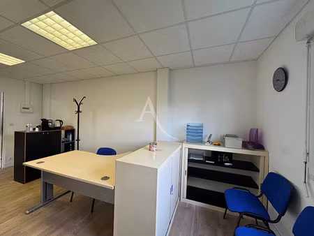 location locaux professionnels 2 pièces 33 m² à meaux (77100)  890 €