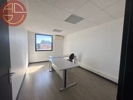 location locaux professionnels 3 pièces 60 m² à beauzelle (31700)  770 €