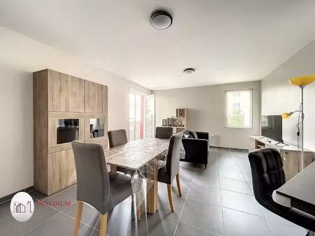 location meublée appartement 3 pièces au calme avec balcon