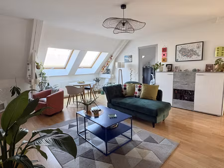 appartement f3 situé en centre ville / parfait état / lumine