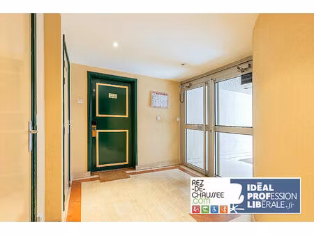 appartement de 3 pieces traversant avec une terrasse