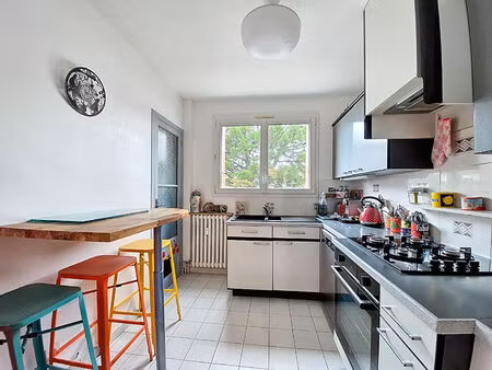 saint sebastien sur loire secteur greneraie appartement t4/t5 stationnement cave