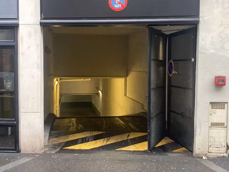 un emplacement de parking - rue jean-jaures