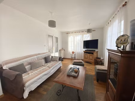 maison familiale d'environ 85m2 proche axes  écoles et tran